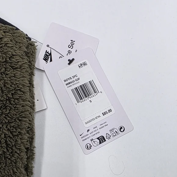 NEW Nike boys' 3-piece winter set with vest size 5 - Picture 3 of 7